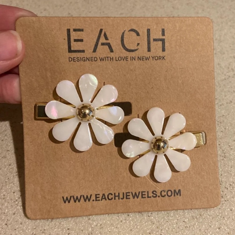 New Each Jewels Pearl and Gold barrette set